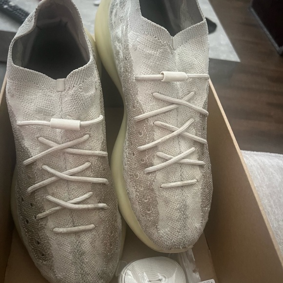 Yeezy neon glow in the dark - Picture 4 of 7